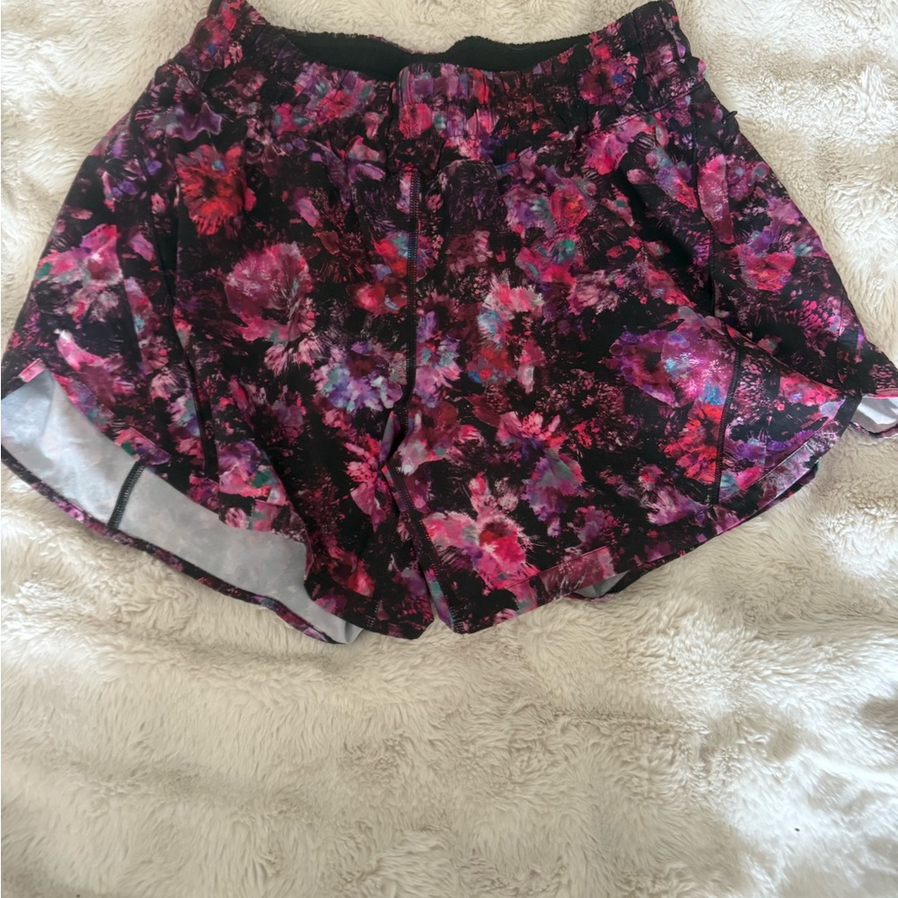 Lululemon Women's tracker shorts - Pink and Black